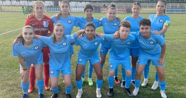Stire din Sport : Fotbalistele Farului Constanţa au făcut instrucţie cu Liceenii Topolog