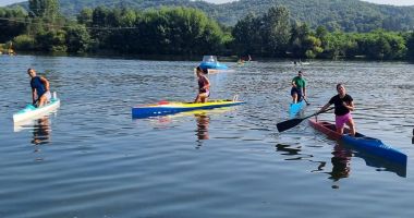 Stire din Sport : Aproximativ 100 de sportivi, la startul Cupei Farul - Memorial "Ştefan Aftenie" la kaiac-canoe