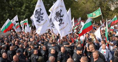 Stire din Actualitate : Naţionaliştii bulgari protestează împotriva bazelor NATO, cerând demisia guvernului