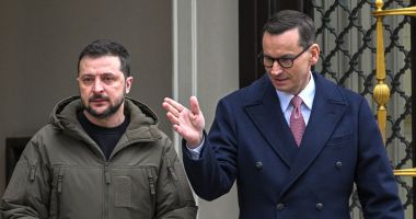 Stire din Actualitate : Morawiecki îl avertizează pe Zelenski să nu mai insulte niciodată Polonia