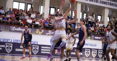 Stire din Sport : Spectacol sub panou! Baschetbaliştii constănţeni, debut cu dreptul în Liga Naţională