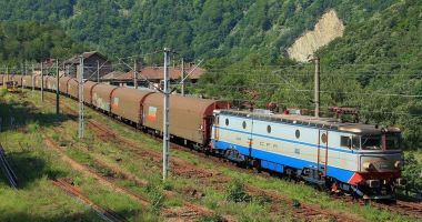 Stire din Economie : Licitaţie publică: CFR Marfă scoate la vânzare 5.904 vagoane şi 368 locomotive