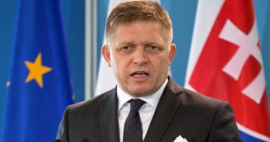 Stire din Actualitate : Preşedinta Slovaciei i-a încredinţat formarea unui nou guvern populistului Robert Fico