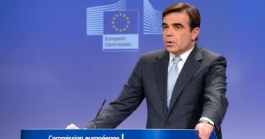 Stire din Actualitate : Comisia Europeană insistă să primească din partea Poloniei răspunsuri clare după scandalul vizelor