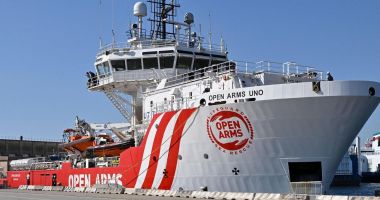 Stire din Actualitate : Italia blochează din nou o navă pentru salvare de migranţi în Mediterană