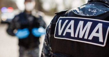 Stire din Eveniment : Constanţa Sud: Încălţăminte sport în valoare de aproximativ 557.000 lei, descoperită de inspectorii vamali
