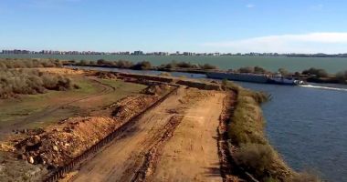 Stire din Economie : Canale Navigabile: Capacitatea de operare în portul Ovidiu se extinde. Lucrările sunt în toi