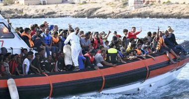 Stire din Actualitate : Acordul dintre Italia şi Albania privind migranţii respectă a priori legislaţia UE