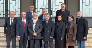 Stire din Economie : Preşedintele Senatului Republicii Cehe, în vizită în Portul Constanţa