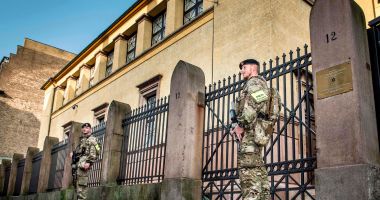 Stire din Actualitate : Danemarca mobilizează armata pentru a proteja obiectivele evreieşti şi israeliene din Copenhaga