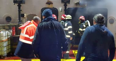 Stire din Economie : Incendiu la bordul unei nave sub pavilion Panama. Patru membri ai echipajului au suferit atacuri de panică!