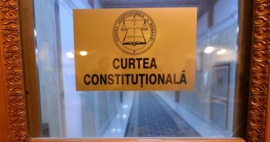 Stire din Eveniment : Sesizarea pe legea privind activitatea comercianţilor care oferă servicii de alimentaţie publică, la Curtea Constituţională