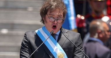 Stire din Actualitate : Argentina: Program dur de austeritate şi devalorizare cu 50% a monedei peso