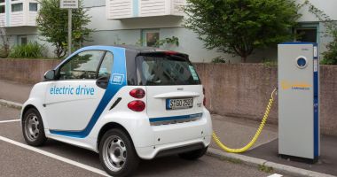 Stire din Economie : Producţie ţiţei, vehicule electrice, finanţe. INFO economic
