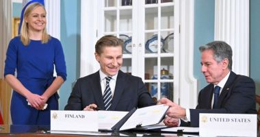 Stire din Actualitate : Finlanda îşi întăreşte legăturile militare cu Washingtonul după avertismentul lui Vladimir Putin
