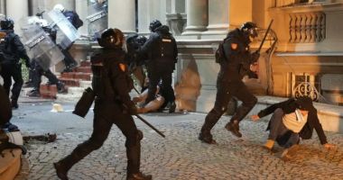 Moscova acuză Occidentul că încearcă să destabilizeze situaţia din Serbia