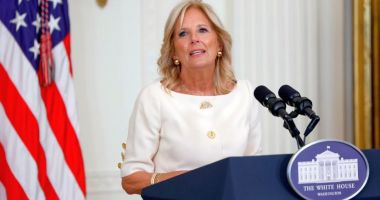 Stire din Actualitate : Prima Doamnă a SUA consideră „crudă” campania opoziţiei republicane împotriva lui Hunter Biden
