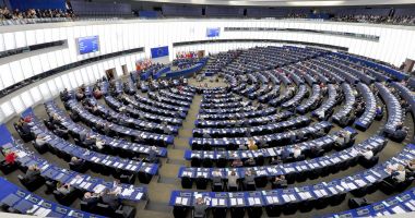 Eurodeputaţii ameninţă cu o acţiune în justiţie împotriva deciziei CE de deblocare a unor fonduri pentru Ungaria