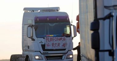 Stire din Economie : Problema RCA-ului şi rambursarea supraaccizei la carburanţi, în discuţiile dintre transportatori şi premier