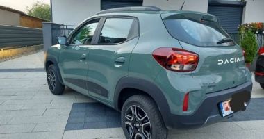 Stire din Economie : Peste 42.000 de maşini electrice, înmatriculate în România. Dacia Spring, pe primul loc