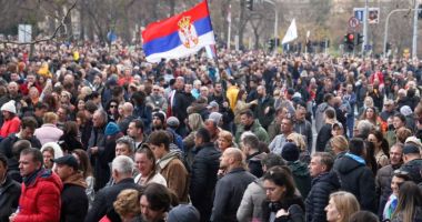 Stire din Actualitate : Alegeri contestate la Belgrad. Opoziţia sesizează Curtea Constituţională