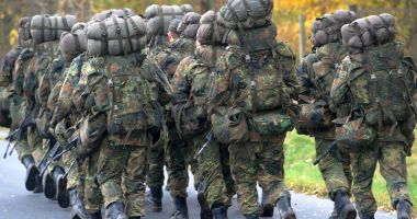 Stire din Actualitate : Trei aliaţi din NATO semnează un acord pentru accelerarea desfăşurărilor militare spre flancul estic