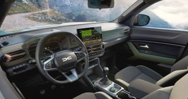 Stire din Economie : Comerţ, înmatriculări auto, cumpărături online. INFO economic