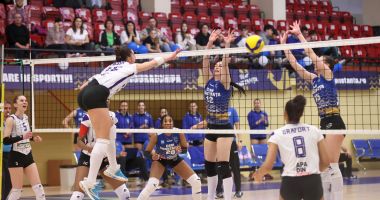 Stire din Sport : Una caldă, alta rece pentru echipele de volei ale CSM-ului Constanţa