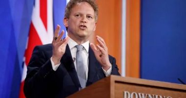 Stire din Actualitate : Ministrul apărării britanic: Regatul Unit ar trebui să-şi majoreze cheltuielile militare la 3% din PIB