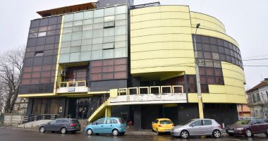 Stire din Economie : Executări silite! Fiscul scoate la vânzare terenuri, autoturisme şi… tancuri siloz
