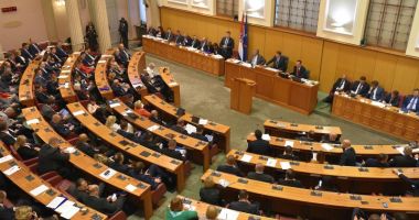 Stire din Actualitate : Criză politică în Croaţia. Deputaţii au decis dizolvarea parlamentului