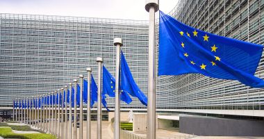 Stire din Actualitate : Comisia Europeană propune un nou model de aderare la UE pentru actualele ţări candidate