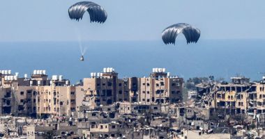 Stire din Actualitate : Casa Albă: SUA vor continua paraşutarea de alimente în Fâşia Gaza