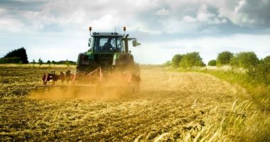 Stire din Economie : Agricultură: Plăţi către fermieri de peste 10,5 miliarde de lei pentru anul de cerere 2023