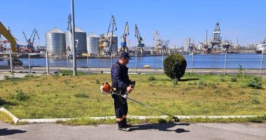 Stire din Economie : Curăţenie de primăvară! A demarat campania de igienizare a portului Constanţa