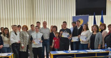 Stire din Economie : CECCAR şi IȘJ Constanţa i-au premiat pe elevii remarcaţi la Concursul de cultură şi educaţie financiar-contabilă
