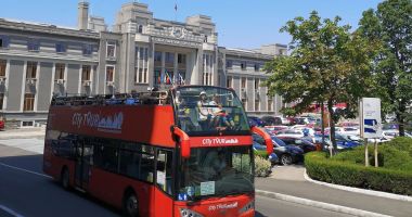 Obiectivele istorice din portul Constanţa, admirate de turişti de la bordul autobuzelor supraetajate