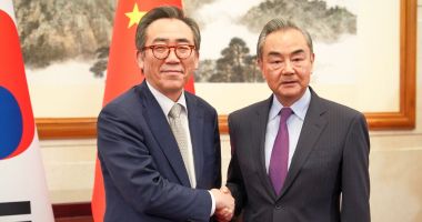 Stire din Actualitate : Ministrul chinez de externe: Beijingul doreşte relaţii mai bune cu Seulul
