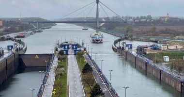 Stire din Economie : Magistrala Albastră! Canalul Dunăre - Marea Neagră, de la "Proiect de ţară" la 40 de ani de exploatare