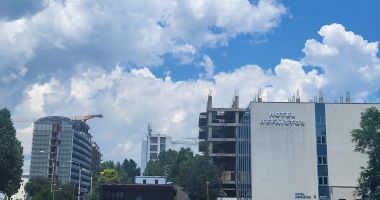 Afaceri estivale pe litoral! Cine câştigă şi cine pierde în "deşertul" din Mamaia - 2