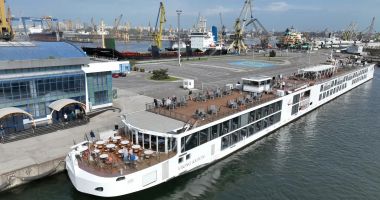 Stire din Economie : Peste 300 de turişti străini, sosiţi cu navele de croazieră, în week-end, la Constanţa