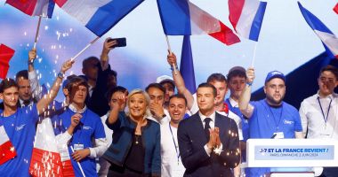 Stire din Actualitate : Marine Le Pen salută decizia preşedintelui Franţei privind organizarea de noi alegeri legislative