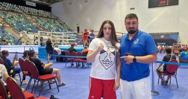 Stire din Sport : Amalia Niţă, victorie-blitz în semifinalele Cupei României la box feminin