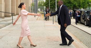 Stire din Actualitate : Noul ministru de externe britanic: Londra va urmări un parteneriat mai strâns cu UE