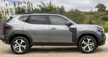 Stire din Economie : Turism, înmatriculări auto, energie. INFO economic
