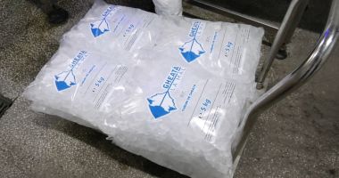 Stire din Economie : Fabrica „Gheață la mal”, partener important al domeniului HORECA