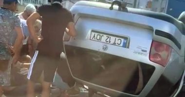 Autoturism răsturnat în intersecția dintre bulevardul Tomis și strada Soveja. O persoană a fost rănită! - 2