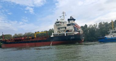 Stire din Economie : ANR: Dezeşuată, nava „Ata Ocean” a primit aviz pentru a-şi putea continua voiajul