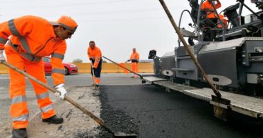 Stire din Economie : Contracte de zeci de milioane de lei, adjudecate la Constanţa. În conturile căror firme intră banii publici?