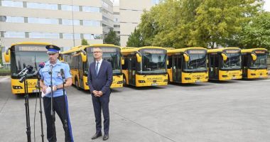 Stire din Actualitate : Ungaria a prezentat autocare pentru a trimite migranţii spre Bruxelles